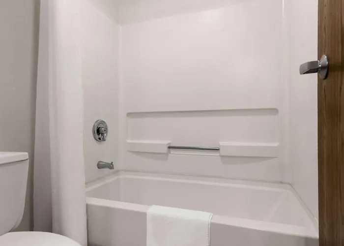 Super 8 By Wyndham I-55 N/chicago 2*