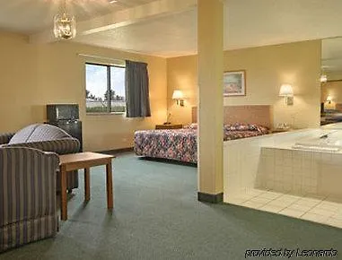 Hotel Super 8 By Wyndham I-55 N/chicago Joliet