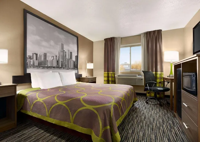 Super 8 By Wyndham I-55 N/chicago Hotel 2*