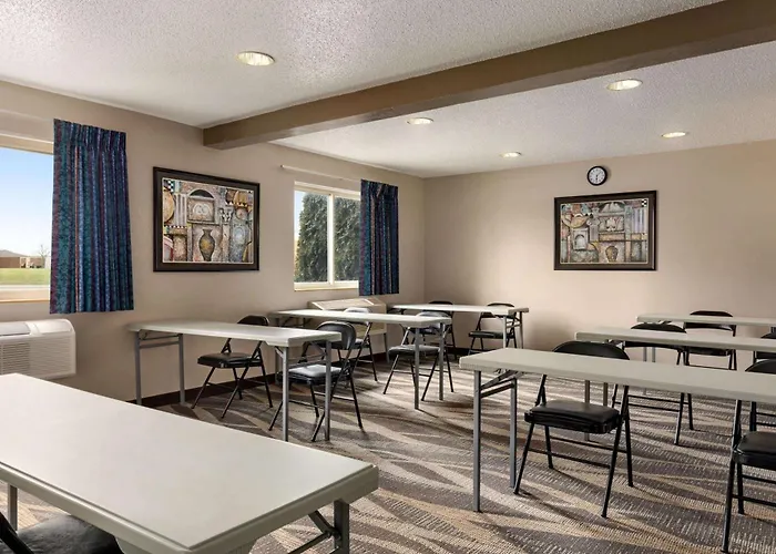 Hotel Super 8 By Wyndham I-55 N/chicago Joliet