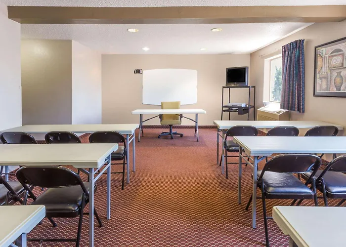 Hotel Super 8 By Wyndham I-55 N/chicago 2*