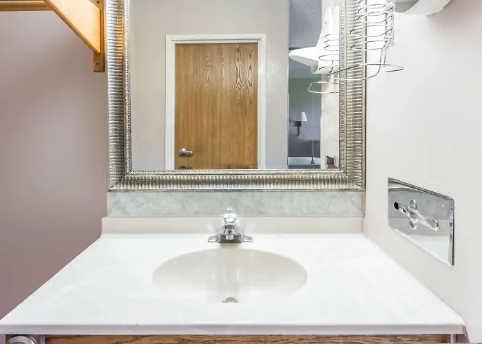 Super 8 By Wyndham I-55 N/chicago 2*