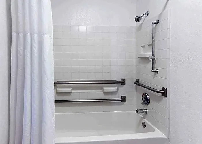 Hotel Super 8 By Wyndham I-55 N/chicago