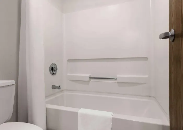 Super 8 By Wyndham I-55 N/chicago 2*